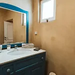 3-room, 3-bath Family With Massive Pool, Location, Seconds From Cliff! Imerovigli (Santorini)