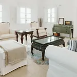 3-room, 3-bath Family With Massive Pool, Location, Seconds From Cliff! * Imerovigli (Santorini)