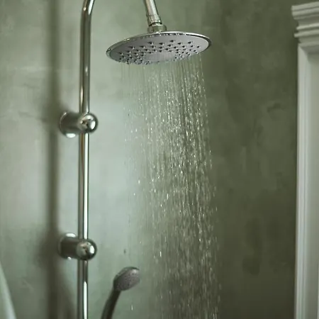 3-room, 3-bath With Massive Pool, Location, Seconds From Cliff!