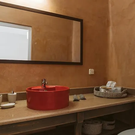בית נופש 3-room Family With Massive Pool, Location, Seconds From Cliff!