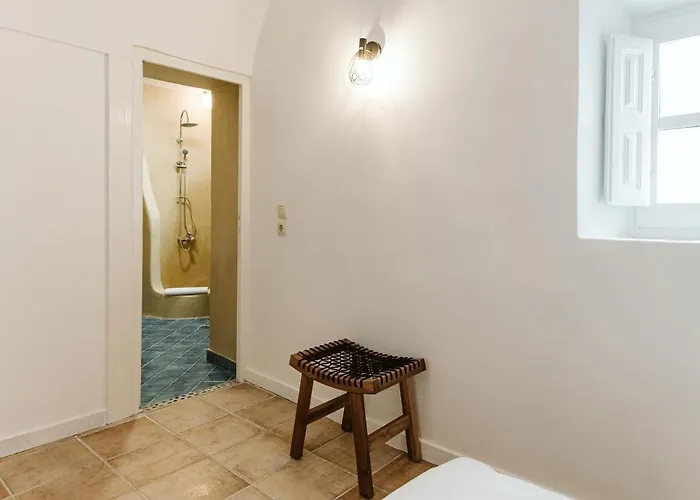 Casa de Férias 3-room, 3-bath Family With Massive Pool, Location, Seconds From Cliff! Imerovigli (Santorini)