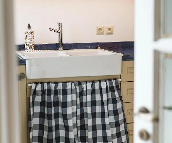 3-room, 3-bath Family With Massive Pool, Location, Seconds From Cliff! Casa de Férias Imerovigli (Santorini)