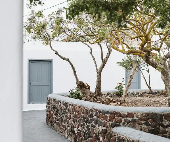 3-room, 3-bath Family With Massive Pool, Location, Seconds From Cliff! * Imerovigli (Santorini)