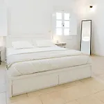3-room, 3-bath Family With Massive Pool, Location, Seconds From Cliff! Holiday home Imerovigli (Santorini)