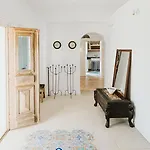 3-room, 3-bath Family With Massive Pool, Location, Seconds From Cliff! *