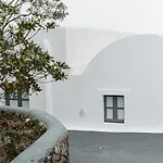 Дом отдыха 3-room, 3-bath Family With Massive Pool, Location, Seconds From Cliff! Имеровигли