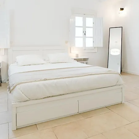 3-room Family With Massive Pool, Location, Seconds From Cliff! Holiday home Imerovigli (Santorini)