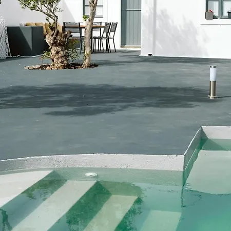 3-room Family With Massive Pool, Location, Seconds From Cliff! Holiday home