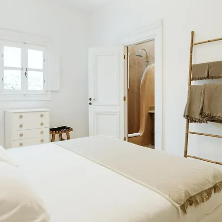 Holiday home 3-room Family With Massive Pool, Location, Seconds From Cliff! Imerovigli (Santorini)