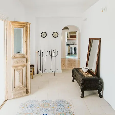 3-room Family With Massive Pool, Location, Seconds From Cliff! *