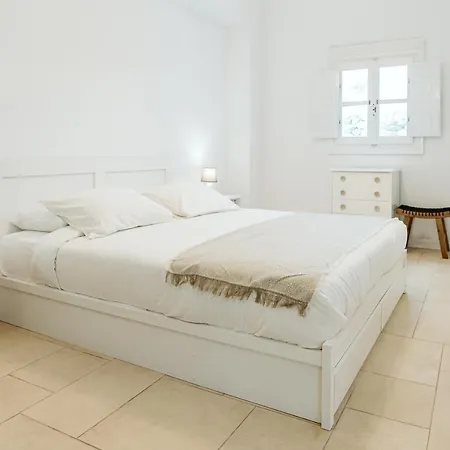 Holiday home 3-room Family With Massive Pool, Location, Seconds From Cliff! *