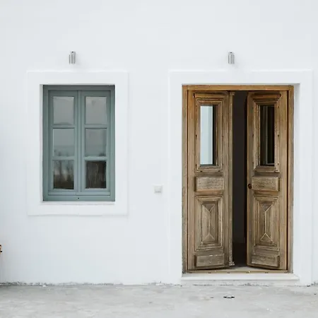 3-room Family With Massive Pool, Location, Seconds From Cliff! Holiday home Imerovigli (Santorini)