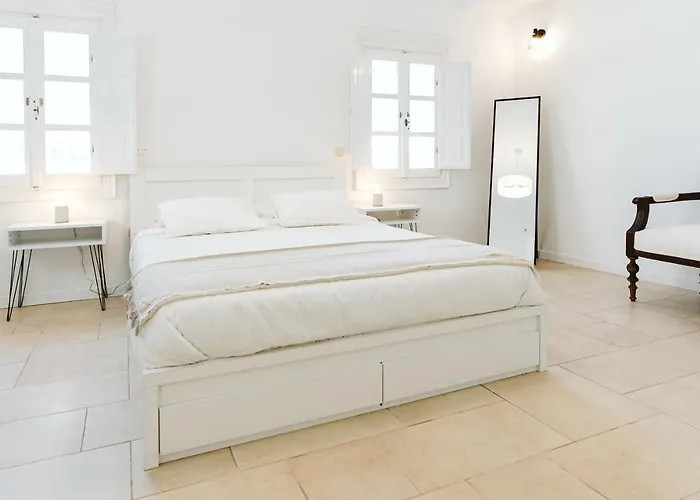 3-room, 3-bath With Massive Pool, Location, Seconds From Cliff! Tatil Evi Imerovigli (Santorini)