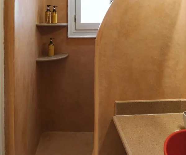 בית נופש 3-room, 3-bath Family With Massive Pool, Location, Seconds From Cliff!