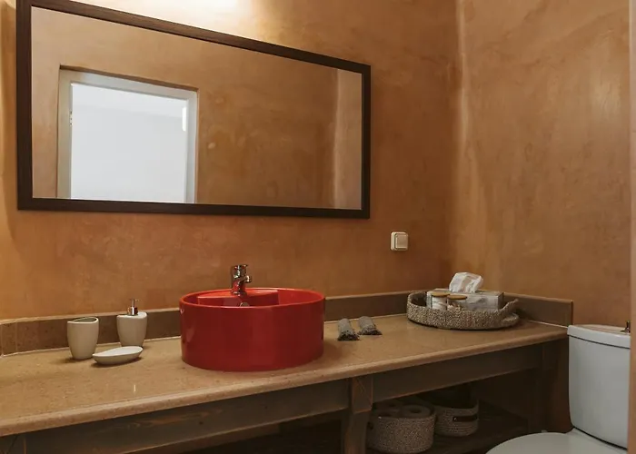 Tatil Evi 3-room, 3-bath With Massive Pool, Location, Seconds From Cliff!