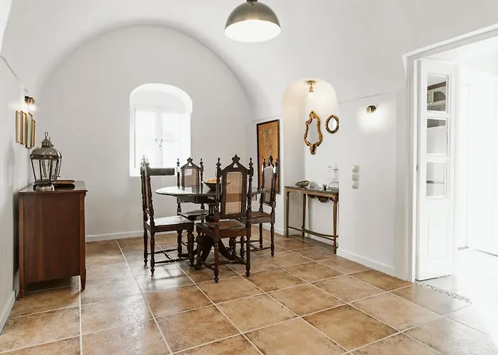 בית נופש 3-room, 3-bath Family With Massive Pool, Location, Seconds From Cliff! *