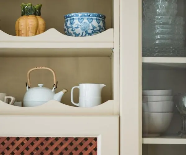 3-room, 3-bath With Massive Pool, Location, Seconds From Cliff! Tatil Evi *