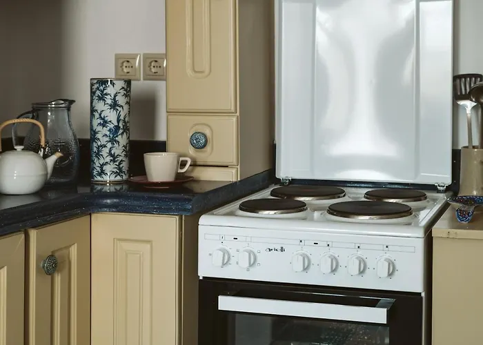 3-room, 3-bath Family With Massive Pool, Location, Seconds From Cliff! בית נופש