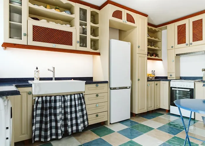 Tatil Evi 3-room, 3-bath With Massive Pool, Location, Seconds From Cliff! *