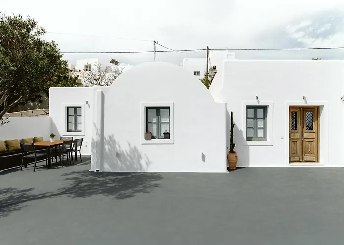 3-room, 3-bath With Massive Pool, Location, Seconds From Cliff! Tatil Evi