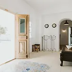 3-room, 3-bath Family With Massive Pool, Location, Seconds From Cliff! 펜션 *