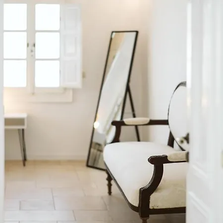 3-room, 3-bath With Massive Pool, Location, Seconds From Cliff! * Imerovígli