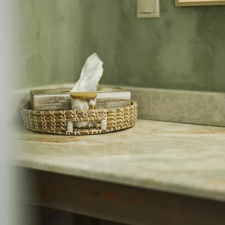 3-room, 3-bath With Massive Pool, Location, Seconds From Cliff! Imerovígli