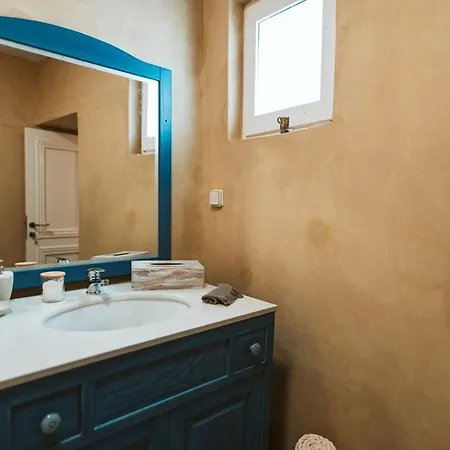3-room, 3-bath Family With Massive Pool, Location, Seconds From Cliff! Imerovigli (Santorini)