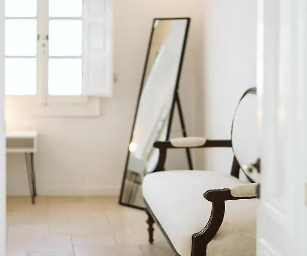 3-room, 3-bath With Massive Pool, Location, Seconds From Cliff! * 이메로비글리