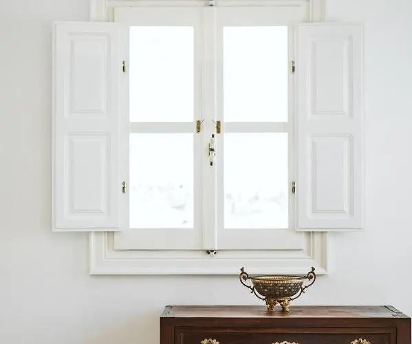 펜션 3-room, 3-bath With Massive Pool, Location, Seconds From Cliff! 이메로비글리