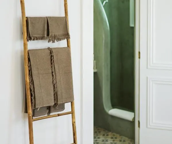 3-room, 3-bath With Massive Pool, Location, Seconds From Cliff! 펜션 이메로비글리