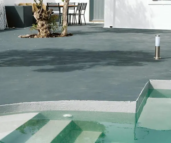 3-room, 3-bath With Massive Pool, Location, Seconds From Cliff! 펜션