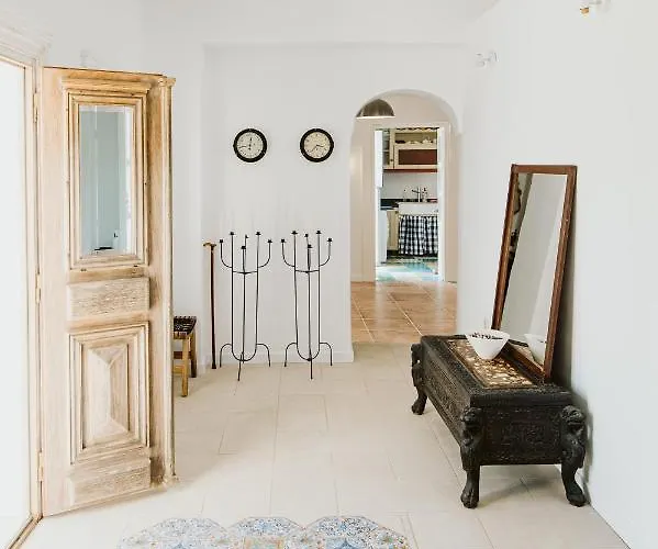 3-room, 3-bath With Massive Pool, Location, Seconds From Cliff! *