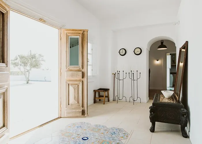 3-room, 3-bath With Massive Pool, Location, Seconds From Cliff! 펜션 *